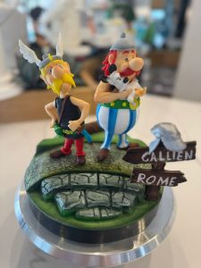 3D SHOWPIECE DESIGN CAKE